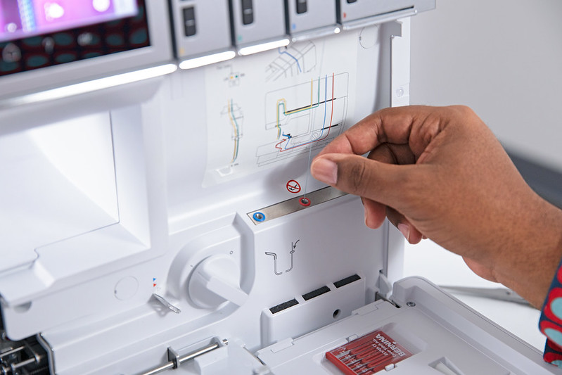 Bernina L860 overlok - Image 4